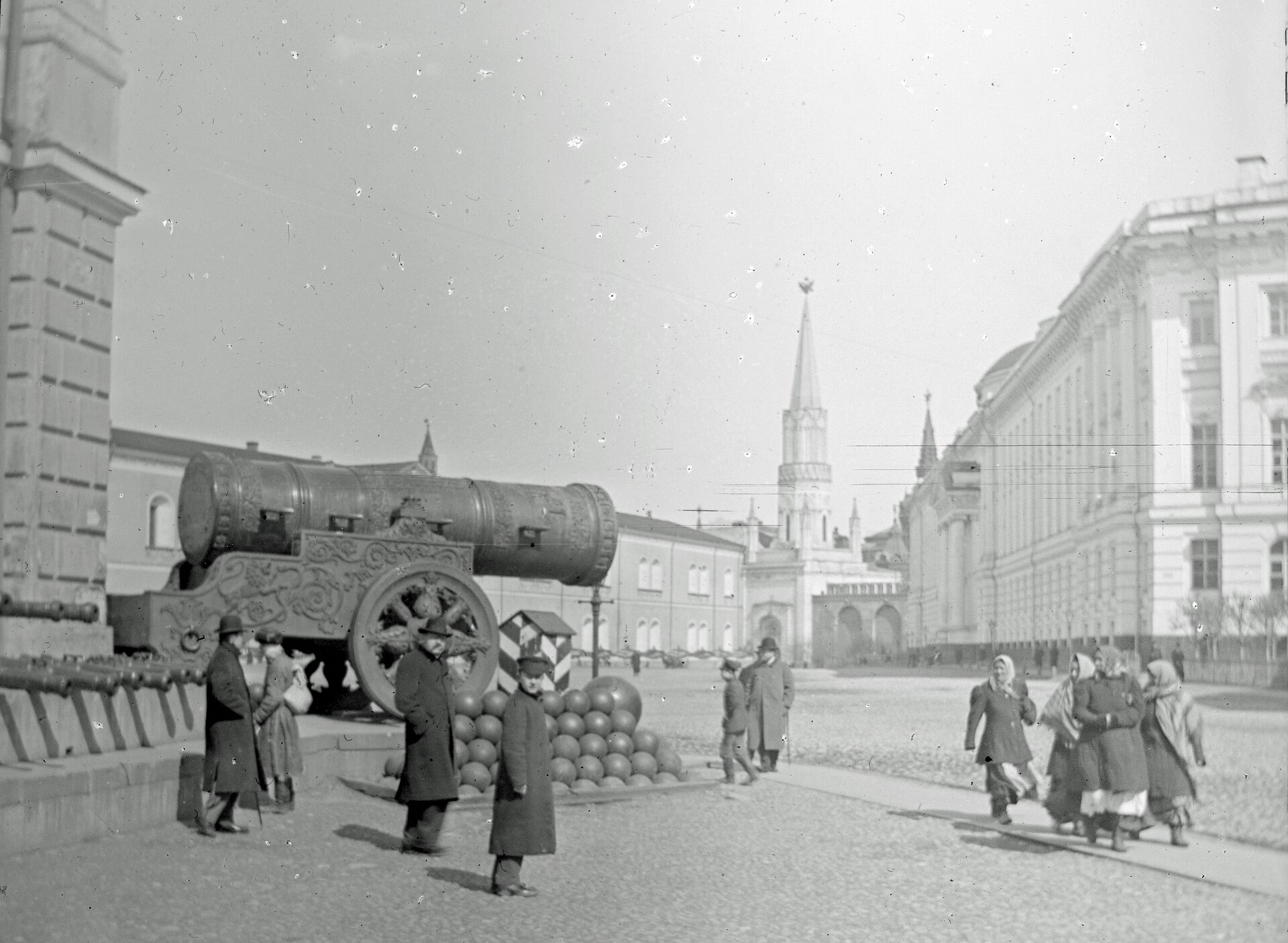 Tsar Cannon representing obsolete military might